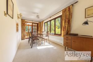 dining- click for photo gallery